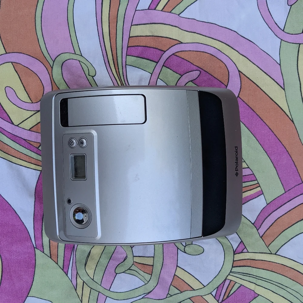 Polaroid One600 vintage Camera in silver